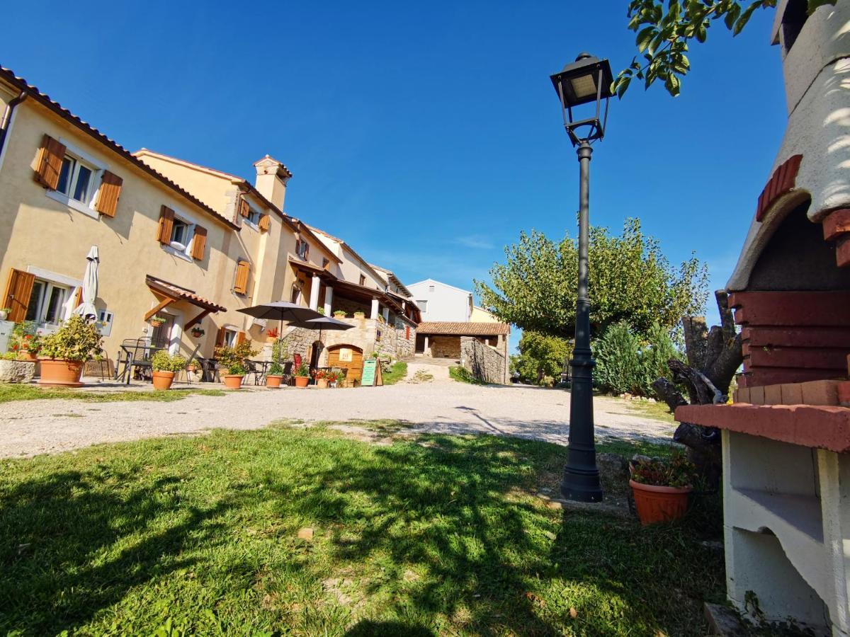 Jasmina Apartment Hum Екстериор снимка