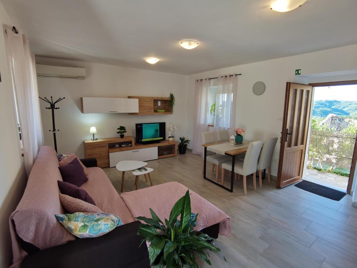 Jasmina Apartment Hum Екстериор снимка